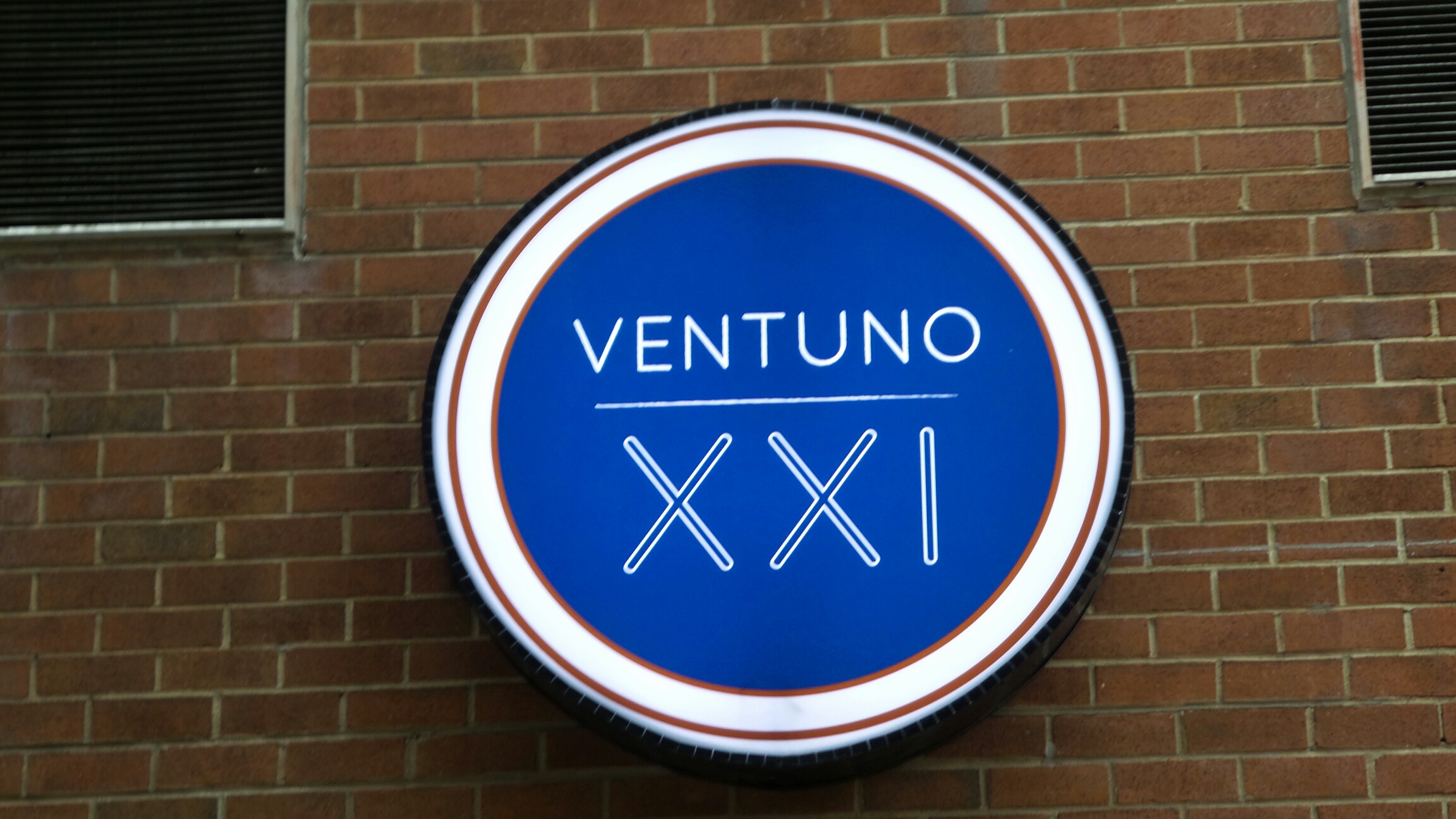 Review: Ventuno at 21st and Chestnut
