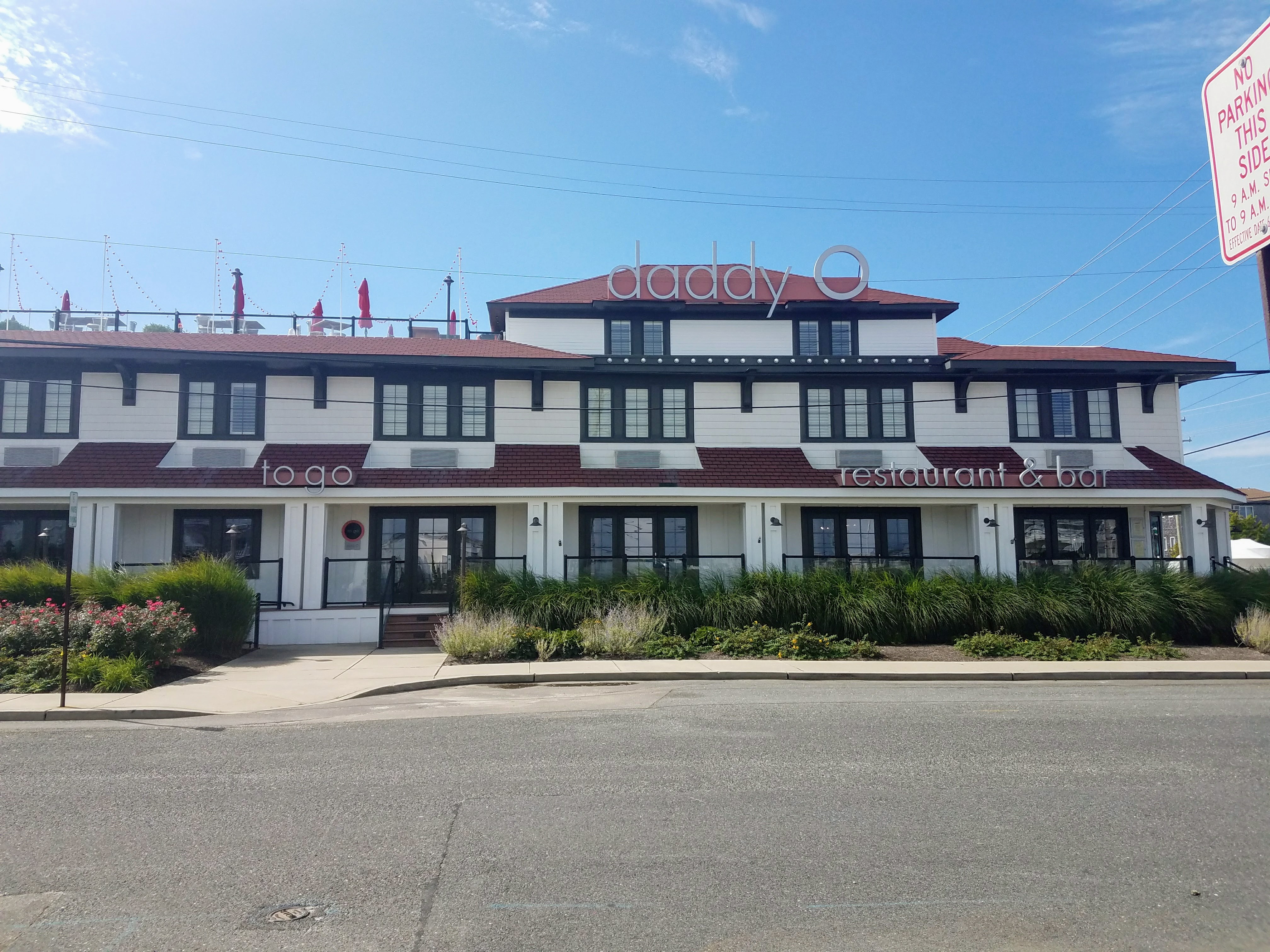 A Look at Daddy O Hotel Restaurant and Bar