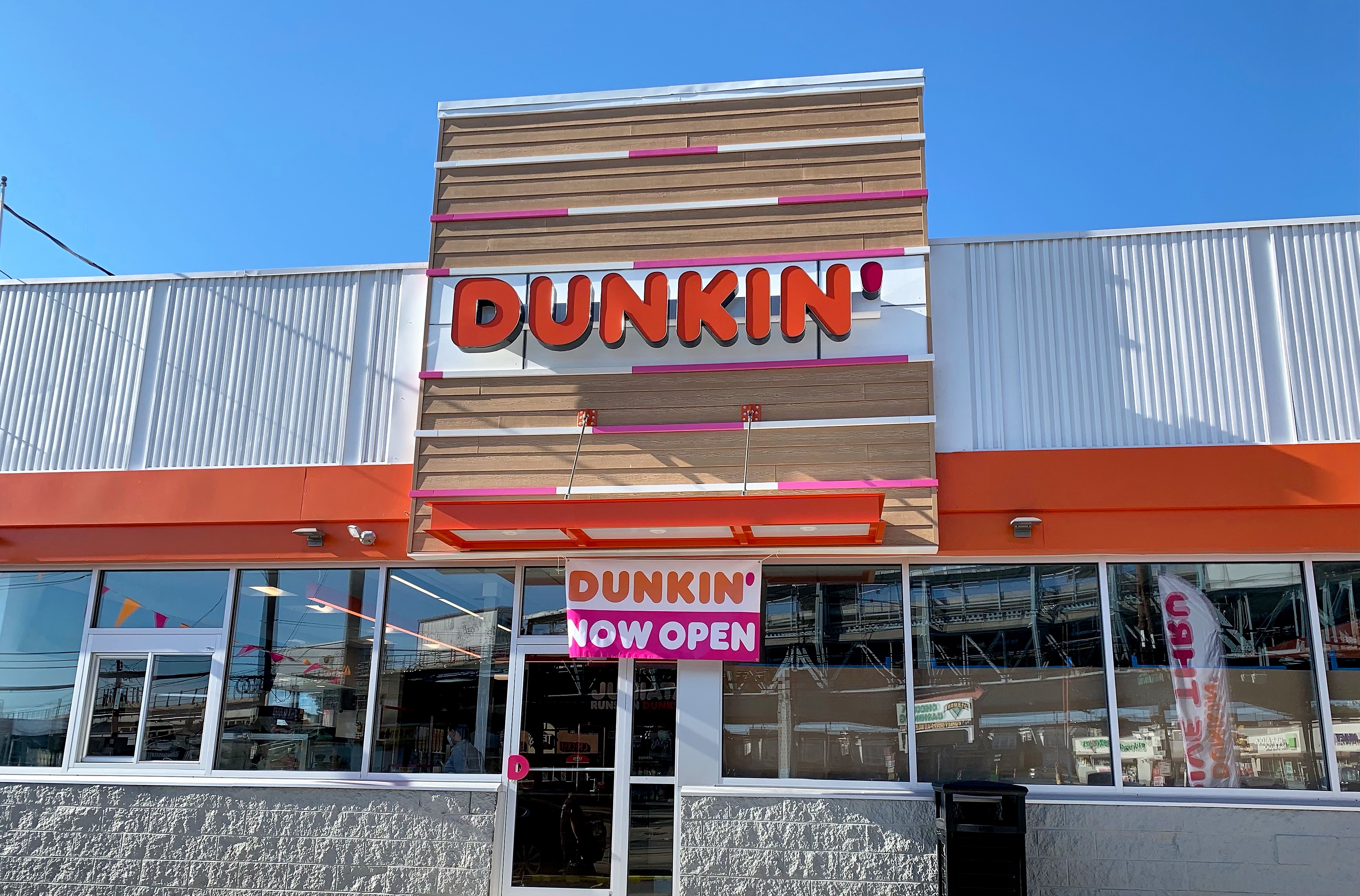 Dunkin’ Celebrates Torresdale Grand Re-Opening with VIP Cards, Raffle Prizes, and Ribbon Cutting