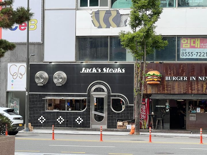 Jack’s Steaks in Haeundae, South Korea, Emulates Jim’s Steaks