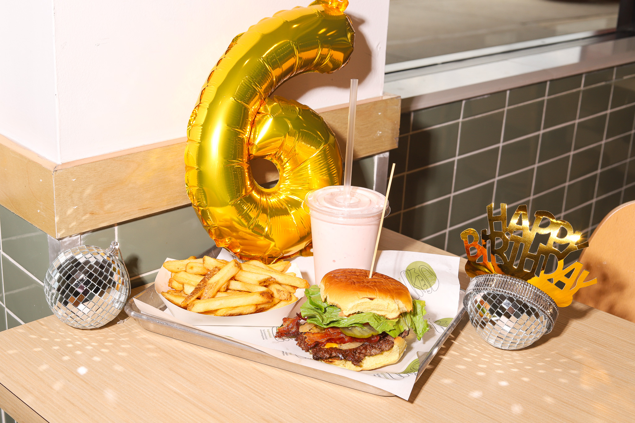M2o Burgers & Salads Celebrates 6 Year Anniversary with $6 Burgers and Shakes